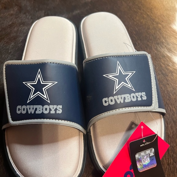Dallas Cowboy Blue and White Cushioned Sandals for Casual Comfort - Picture 5 of 8